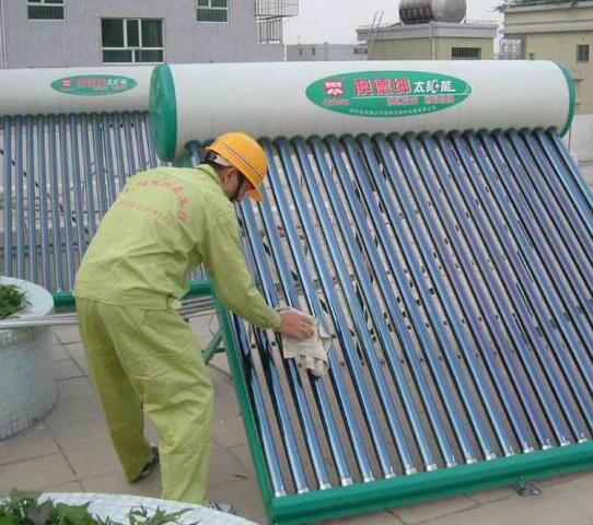 太阳能热水器怎么清洗 太阳能清洗一次多少钱 太阳能10年了用清洗吗